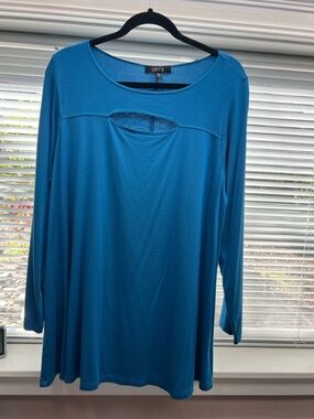 Comfy USA Turquoise blue keyhole Top Sz L / XL